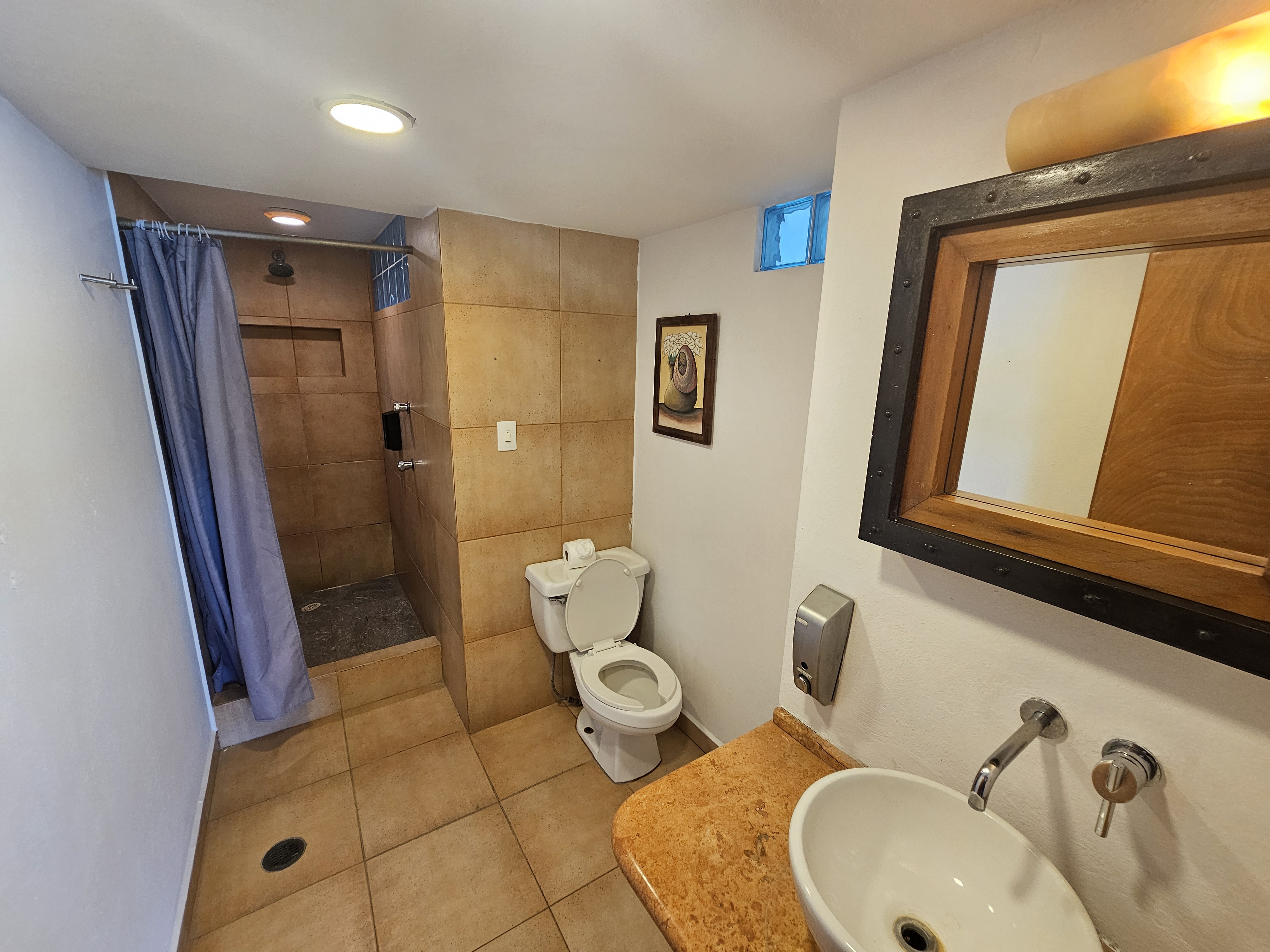 Baño con acabados de lujo 3811